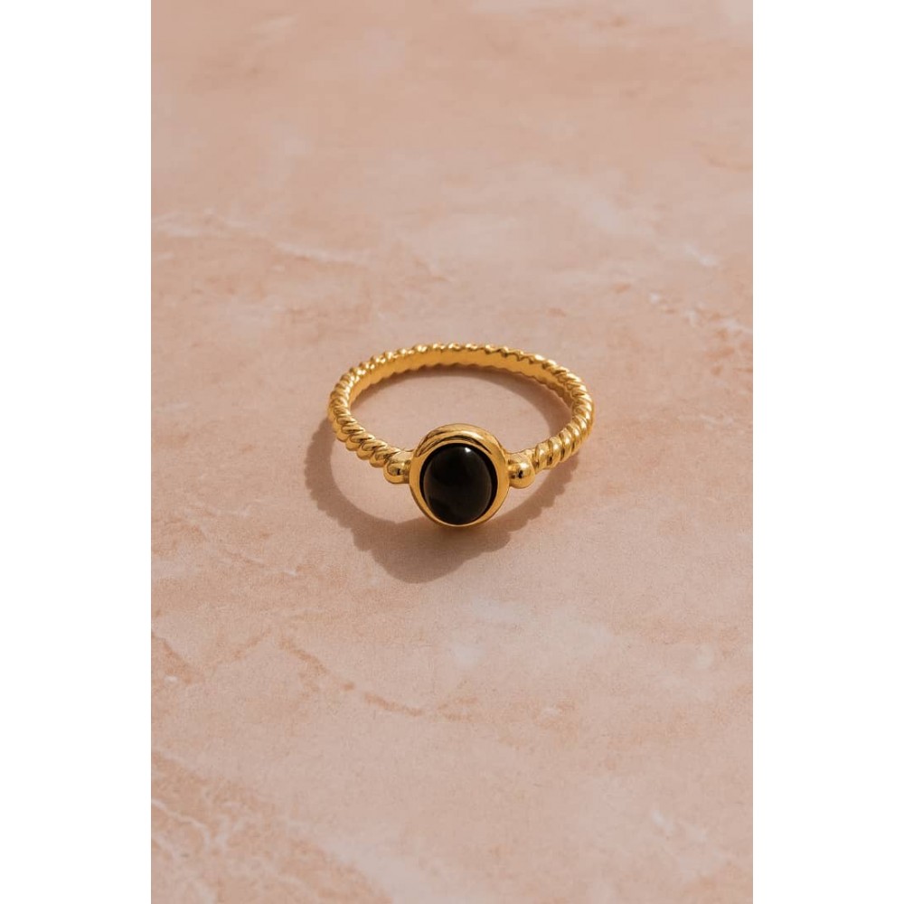 انگشتر طلایی رنگ ثابت نگین مشکی برند I am