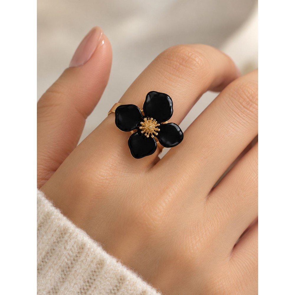 انگشتر طلایی زنانه طرح گل مشکی برند accessories