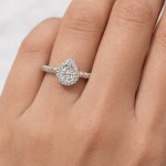 انگشتر زنانه نقره ای طرح اشک نگین دار برند I am