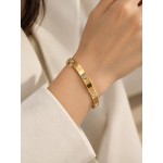 دستبند النگویی طلایی بیضی نگین دار برند accessories