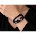 دستبند چرمی مشکی با آویز درخت زندگی و قفل مگنتی برند accessories