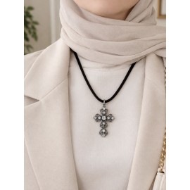 گردنبند مشکی زنانه با پلاک صلیب نگین دار برند accessories