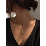 گردنبند زنانه بلند آویز برگ جینکو طلایی برند accessories