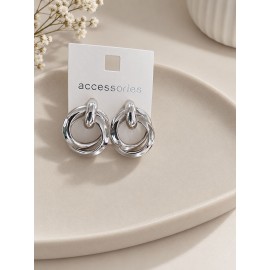 گوشواره نقره ای رنگ ثابت مدل حلقه های درهم برند accessories
