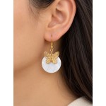 گوشواره آویز زنانه پروانه طلایی با صدف سفید برند accessories