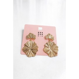 گوشواره مجلسی طلایی مدل برگ صدفی برند six