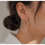 گوشواره حلقه ای نقره ای زنانه مدل تراش خورده براق برند I am