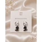 گوشواره نقره ای آویز گل رز مشکی برند accessories